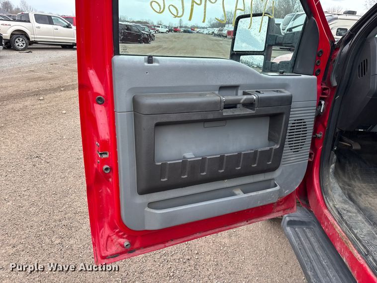 image for item YA2961 2013 Ford F350 Super Duty pickup truck