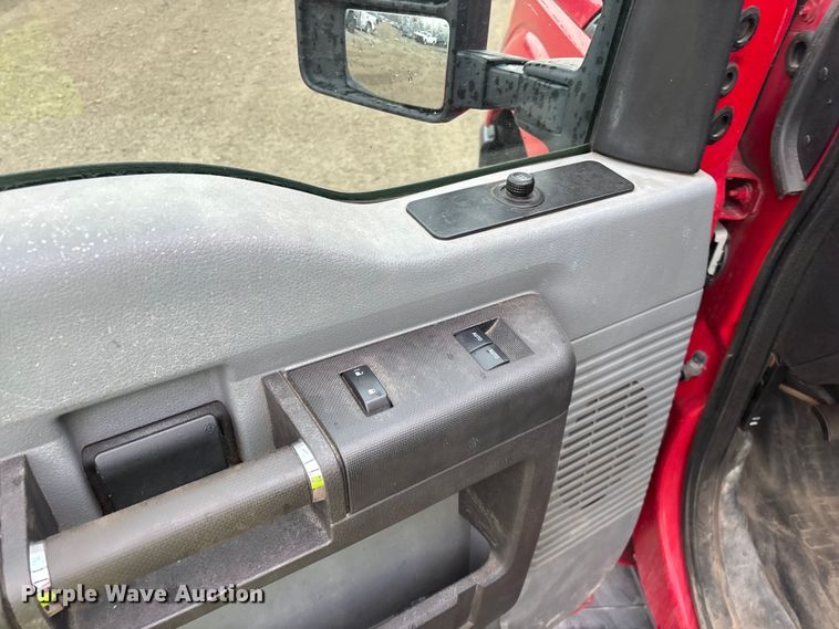 image for item YA2961 2013 Ford F350 Super Duty pickup truck