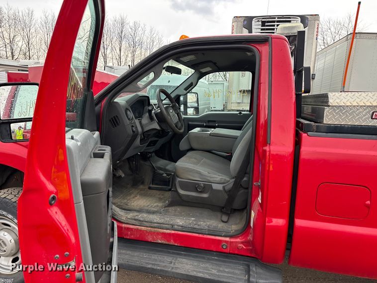 image for item YA2961 2013 Ford F350 Super Duty pickup truck