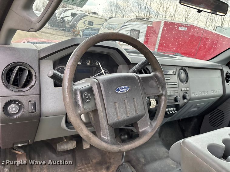 image for item YA2961 2013 Ford F350 Super Duty pickup truck