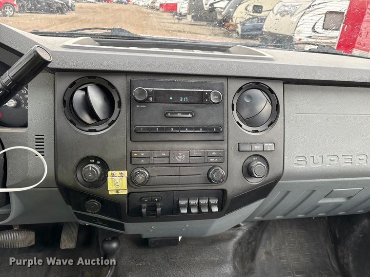 image for item YA2961 2013 Ford F350 Super Duty pickup truck