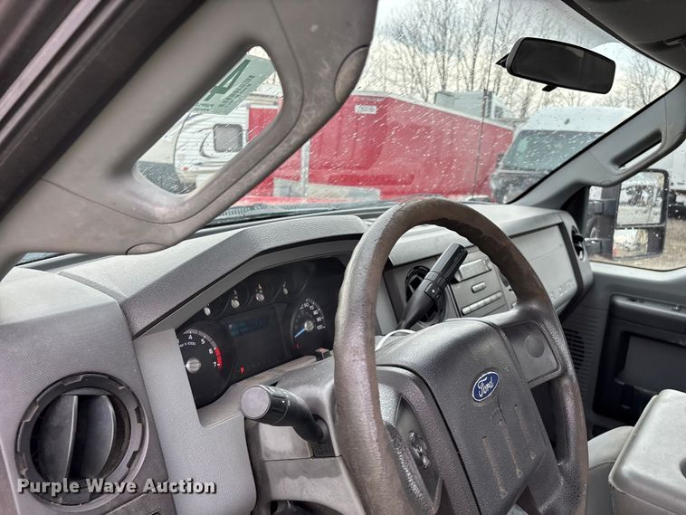 image for item YA2961 2013 Ford F350 Super Duty pickup truck