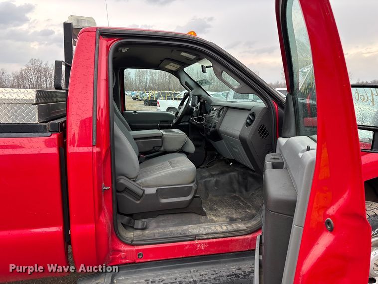 image for item YA2961 2013 Ford F350 Super Duty pickup truck