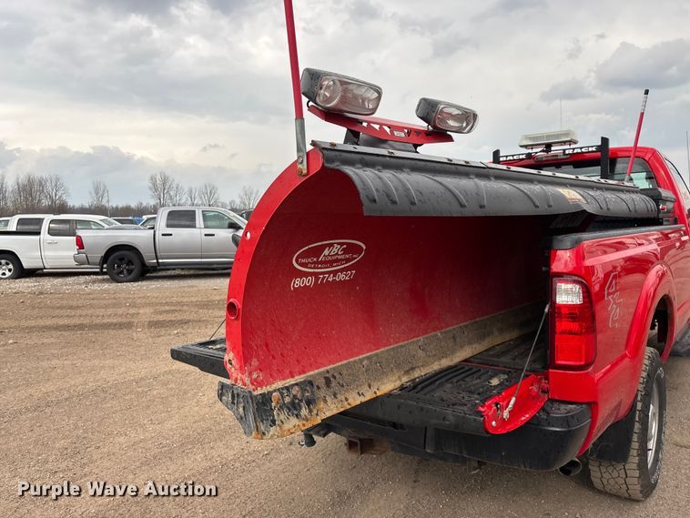 image for item YA2962 2016 Ford F350 Super Duty pickup truck