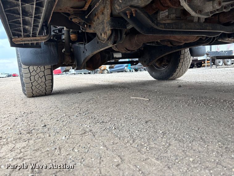 image for item YA2962 2016 Ford F350 Super Duty pickup truck