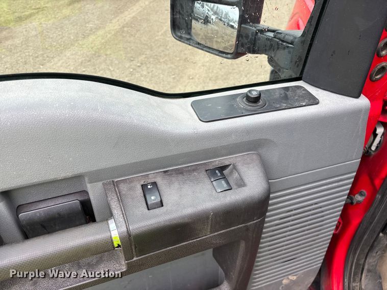 image for item YA2962 2016 Ford F350 Super Duty pickup truck