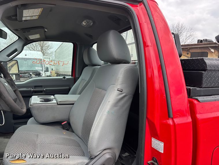 image for item YA2962 2016 Ford F350 Super Duty pickup truck