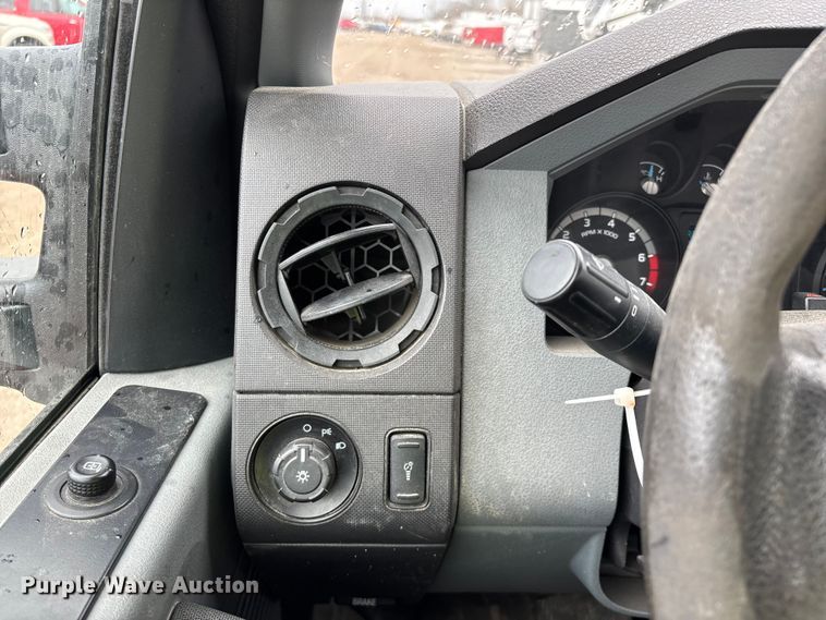 image for item YA2962 2016 Ford F350 Super Duty pickup truck