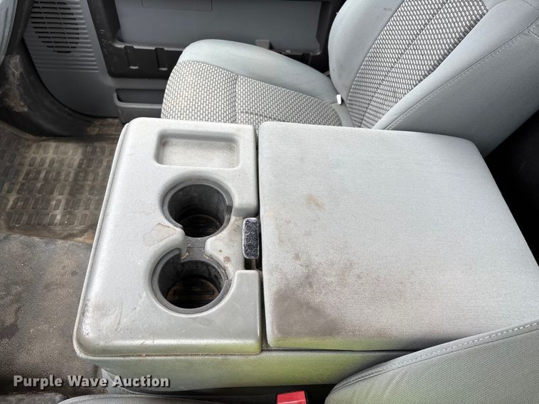 image for item YA2962 2016 Ford F350 Super Duty pickup truck