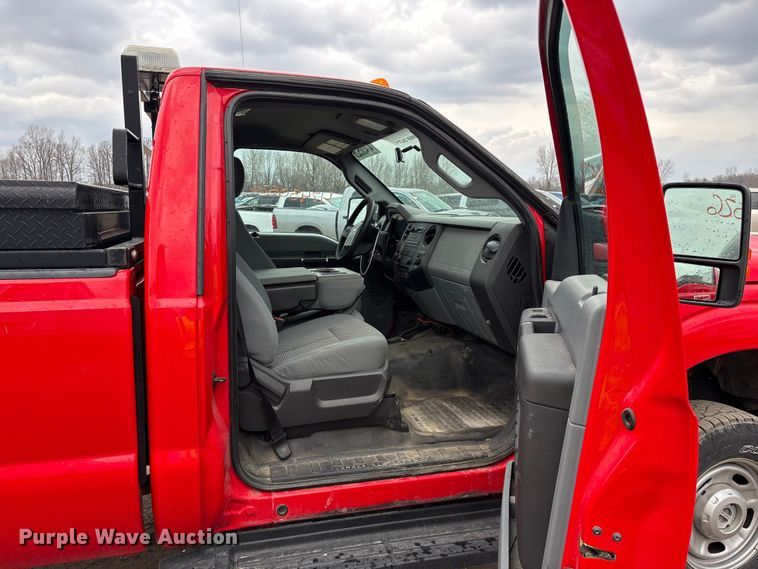 image for item YA2962 2016 Ford F350 Super Duty pickup truck