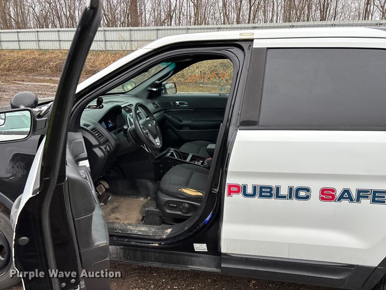 image for item YA2964 2015 Ford Explorer Police Interceptor SUV