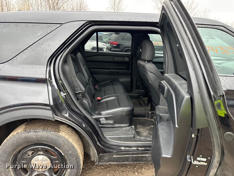 image for item YA2965 2020 Ford Explorer Police Interceptor SUV