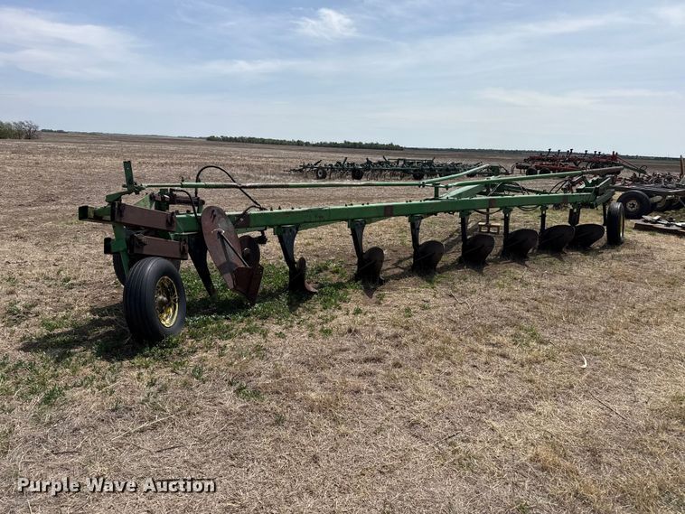 image for item DH1955 John Deere plow