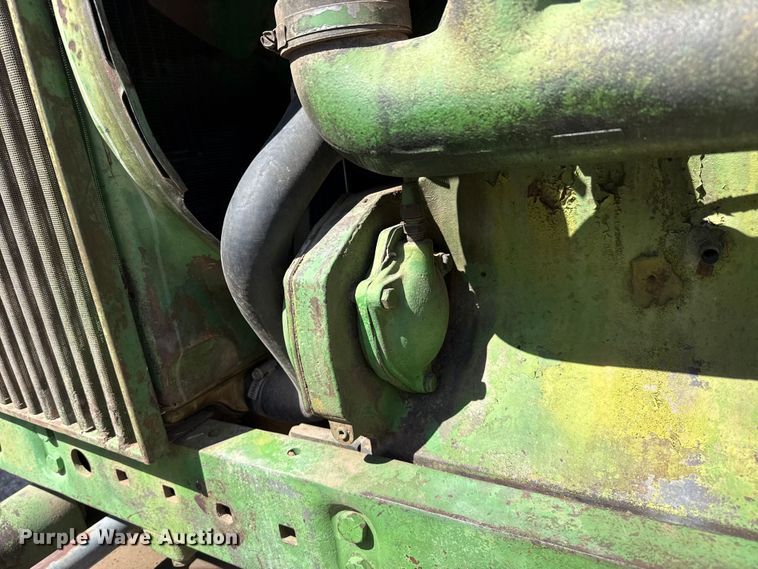 image for item DH1960 1962 John Deere 4010 tractor