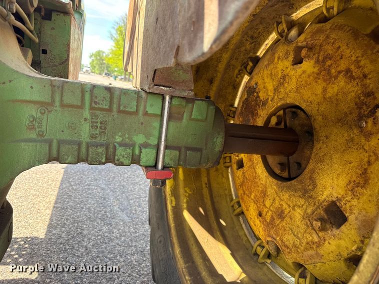 image for item DH1960 1962 John Deere 4010 tractor