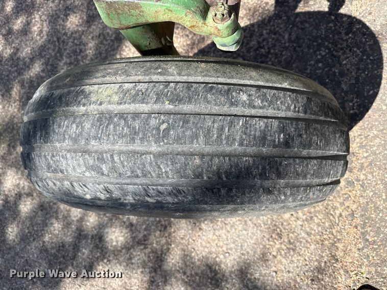 image for item DH1960 1962 John Deere 4010 tractor