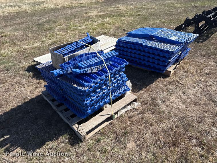 image for item DH1963 Hog slat sow flooring