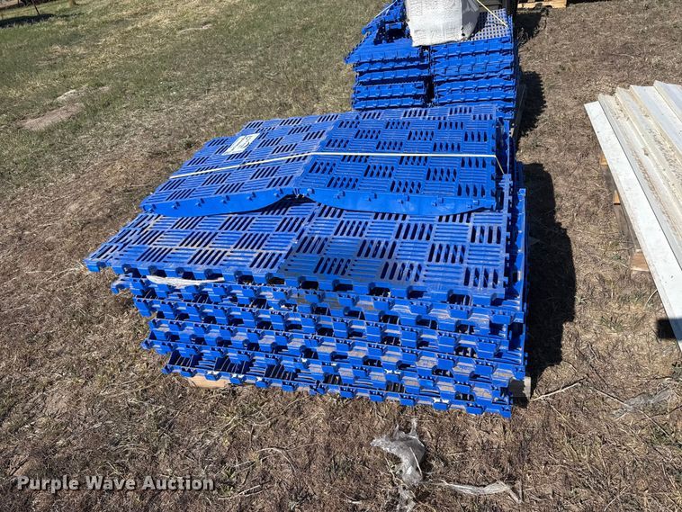 image for item DH1963 Hog slat sow flooring