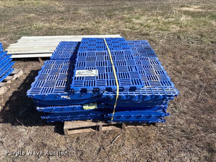 image for item DH1963 Hog slat sow flooring