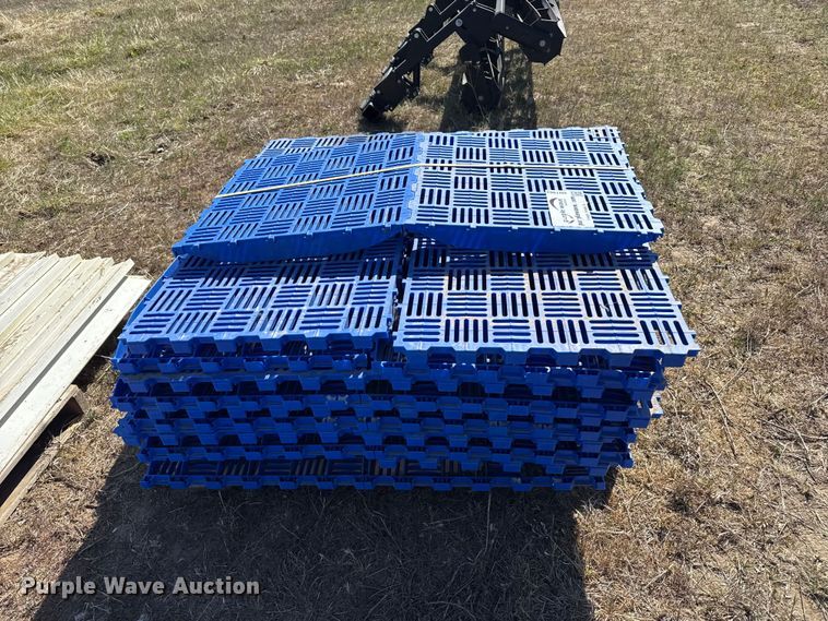 image for item DH1963 Hog slat sow flooring