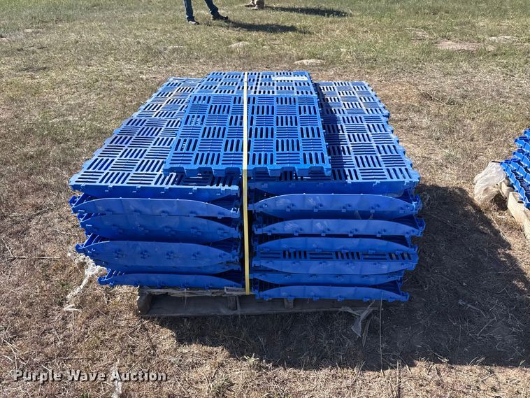 image for item DH1963 Hog slat sow flooring