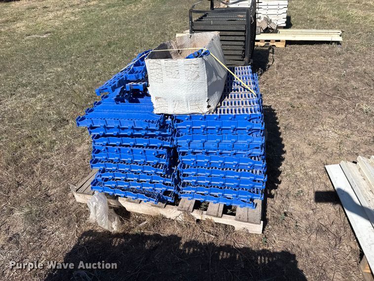 image for item DH1963 Hog slat sow flooring
