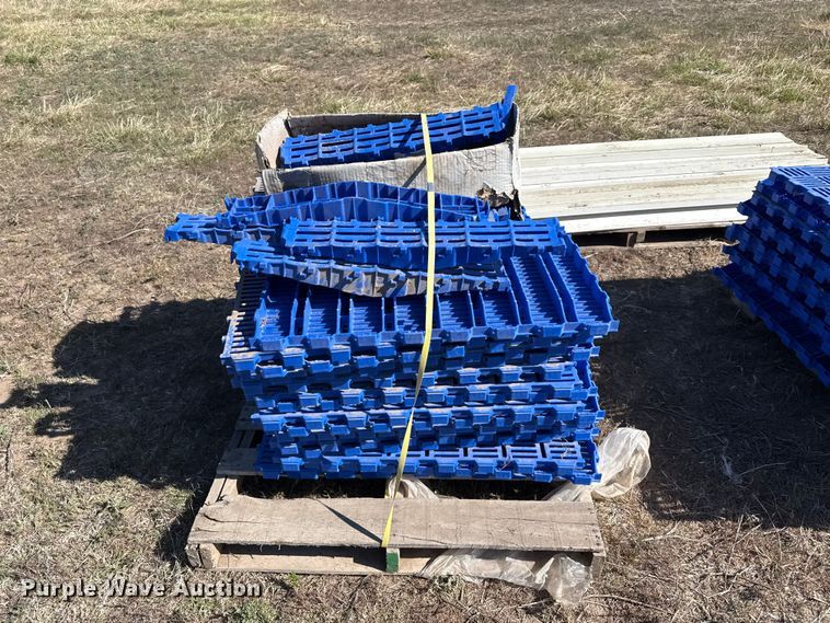 image for item DH1963 Hog slat sow flooring