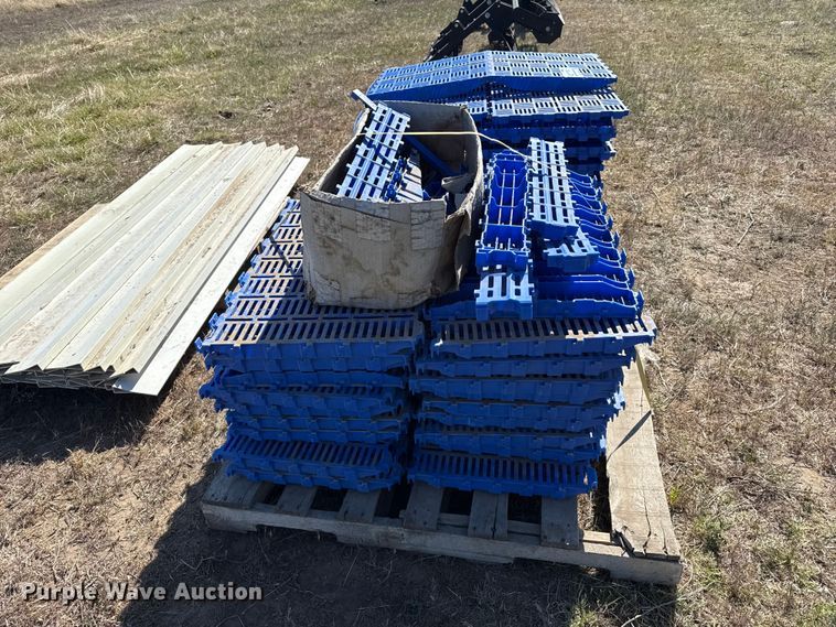image for item DH1963 Hog slat sow flooring