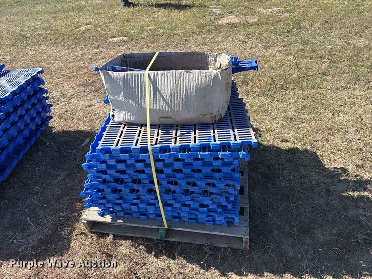 image for item DH1963 Hog slat sow flooring