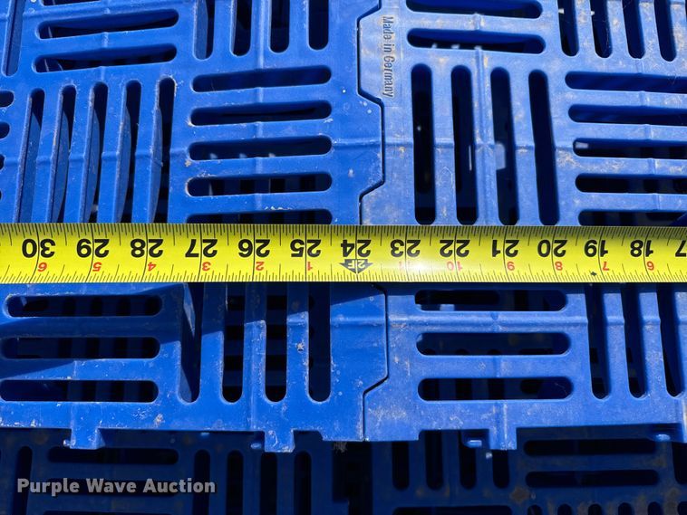 image for item DH1963 Hog slat sow flooring