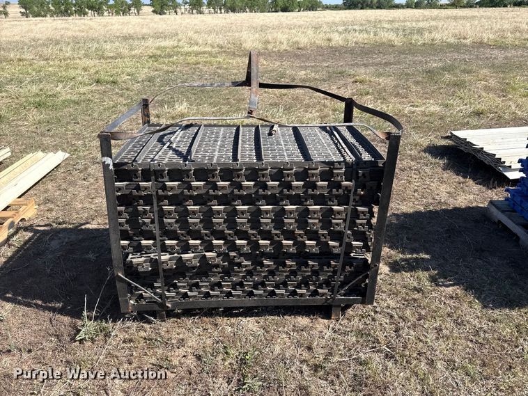 image for item DH1963 Hog slat sow flooring