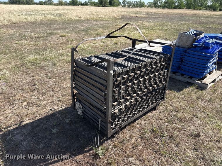 image for item DH1963 Hog slat sow flooring