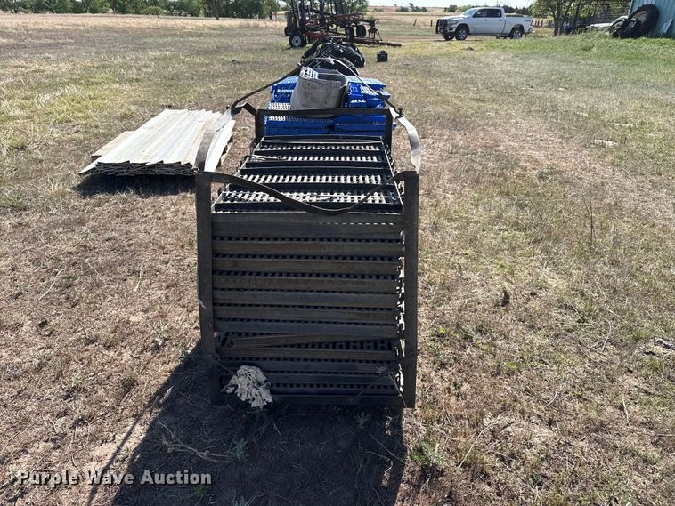 image for item DH1963 Hog slat sow flooring