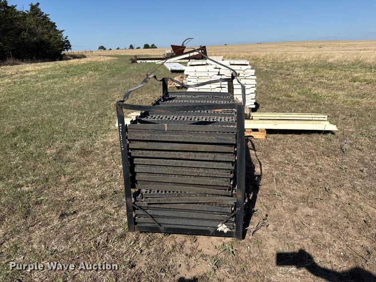image for item DH1963 Hog slat sow flooring