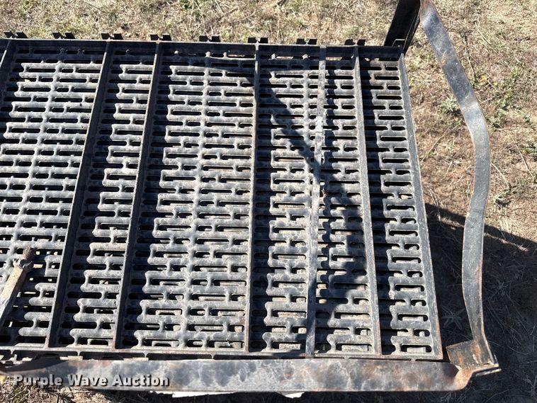 image for item DH1963 Hog slat sow flooring