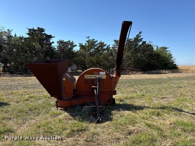 image for item DH1969 Gehl FB99 straw blower