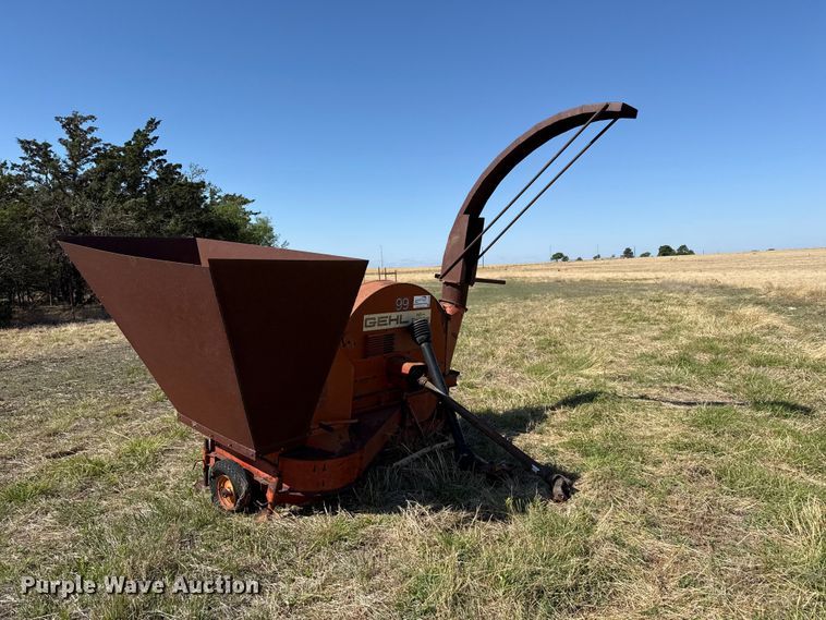 image for item DH1969 Gehl FB99 straw blower