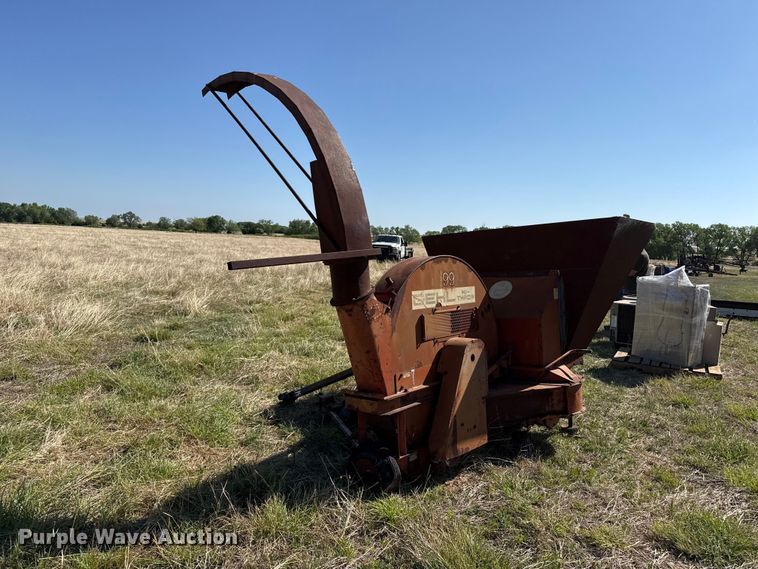 image for item DH1969 Gehl FB99 straw blower