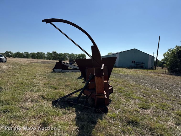 image for item DH1969 Gehl FB99 straw blower