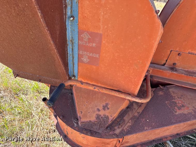 image for item DH1969 Gehl FB99 straw blower