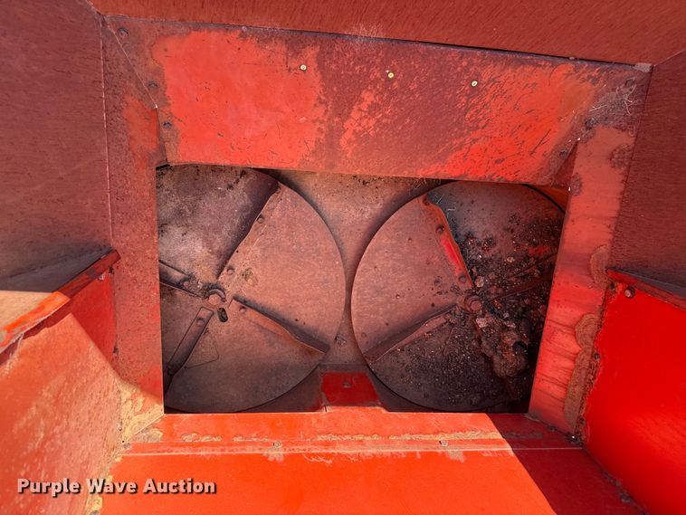 image for item DH1969 Gehl FB99 straw blower