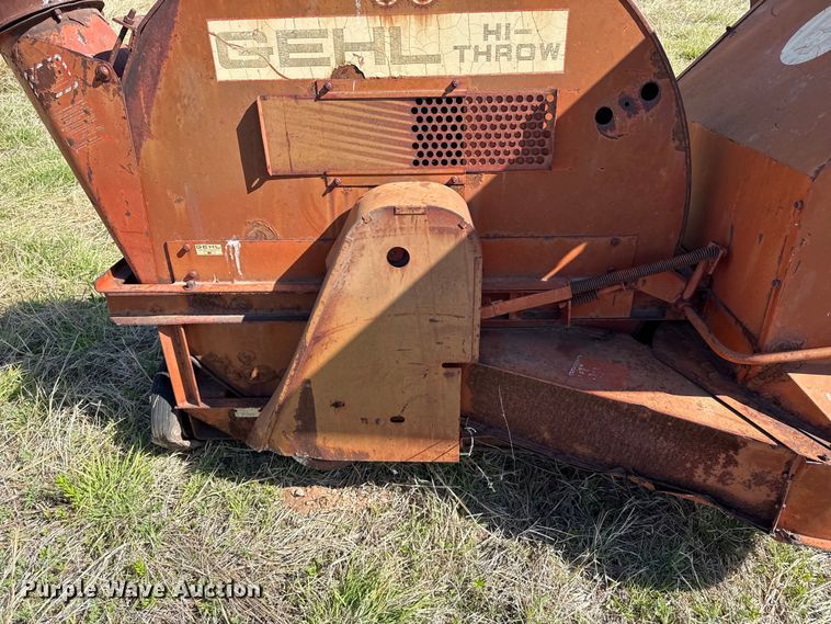 image for item DH1969 Gehl FB99 straw blower