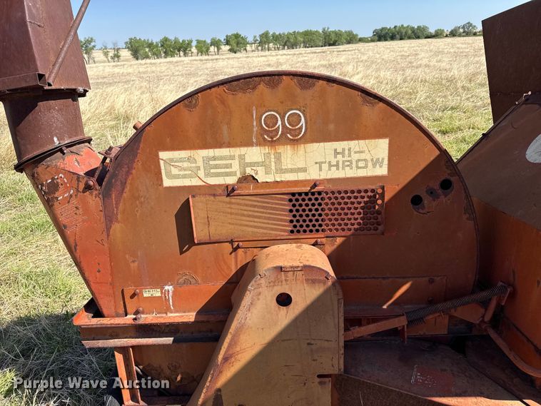 image for item DH1969 Gehl FB99 straw blower