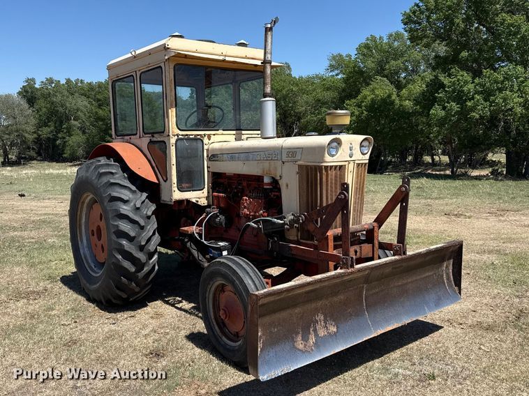 image for item DH1973 Case 930 tractor