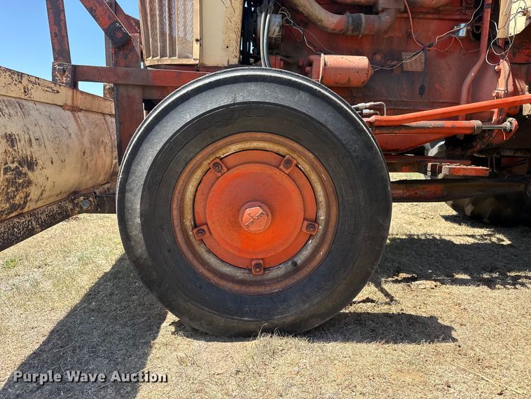 image for item DH1973 Case 930 tractor
