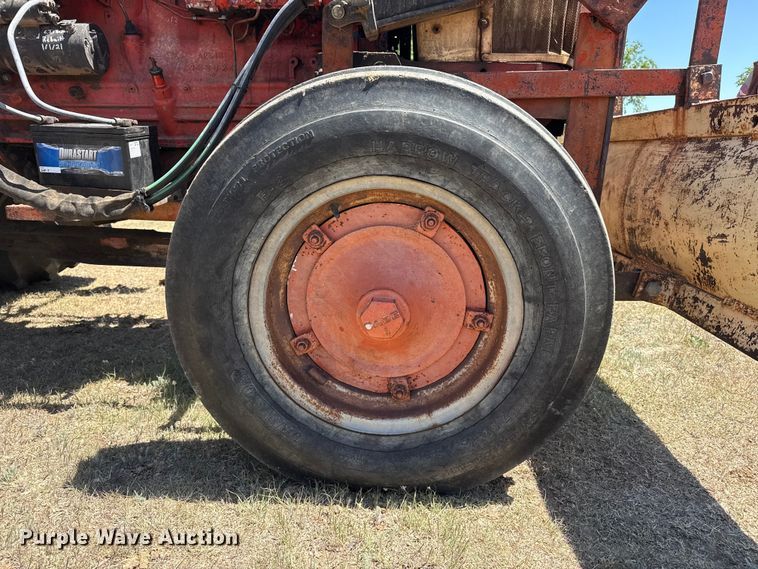 image for item DH1973 Case 930 tractor