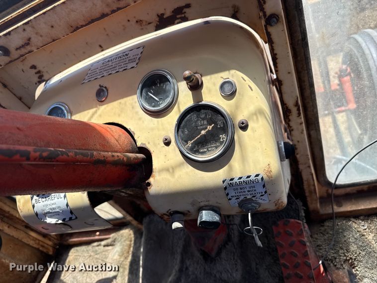 image for item DH1973 Case 930 tractor