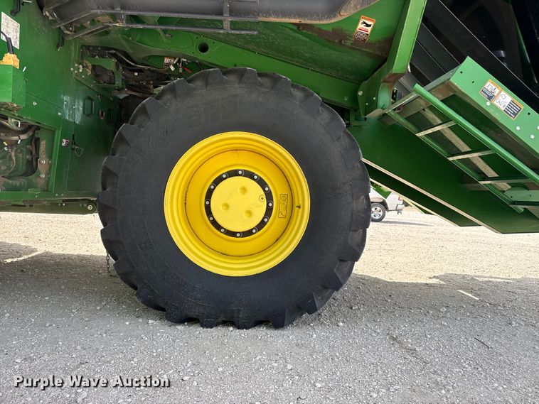 image for item DZ5360 2020 John Deere CS690 RWA cotton stripper