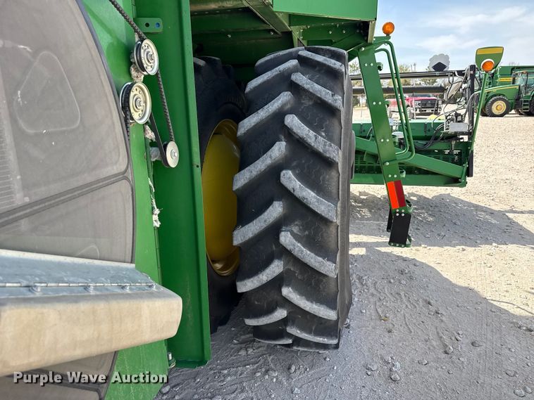 image for item DZ5360 2020 John Deere CS690 RWA cotton stripper