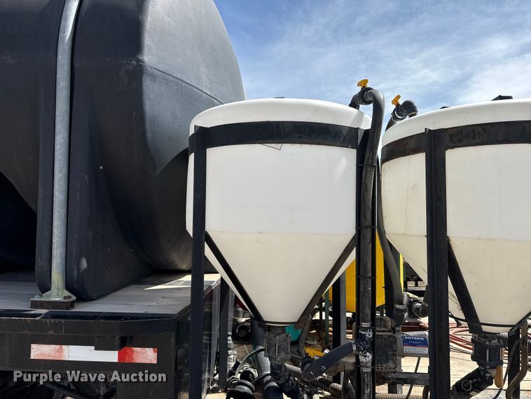 image for item DZ5361 2007 Neville Built sprayer trailer